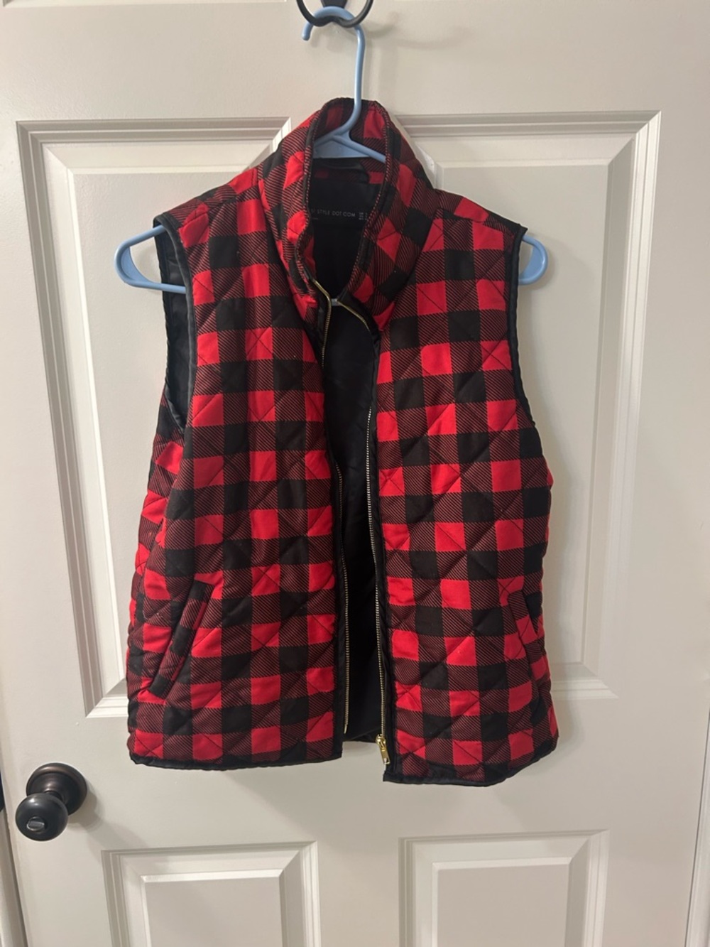 Soma’s Style Dot Com Red and Black Buffalo Plaid Quilted Vest Size Small